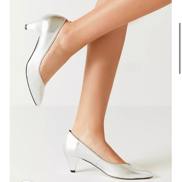 Urban Outfitters Silver Metallic Kitten Leather Heels 8 39 - Picture 5 of 8